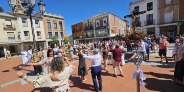 Peñaranda rinde honores al Santísimo Cristo de la Agonía con la misa y procesión y el relevo de la tradicional mayordomía
