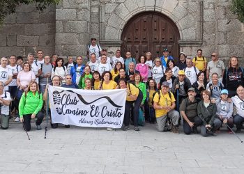 La ruta de las Cañadas une a los clubes de senderismo Camino el Cristo de Alaraz y Atrochando Macotera en una bonita jornada