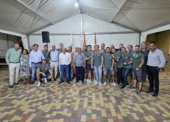 Tarazona de Guareña inaugura sus fiestas de San Miguel con el aplaudido pregón de la peña Resacoxis y respaldo institucional
