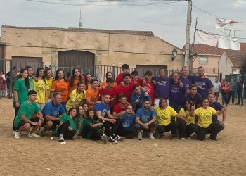 El Humor Amarillo regresa a Tarazona de Guareña con un gran ambiente de espectadores animando a las peñas participantes