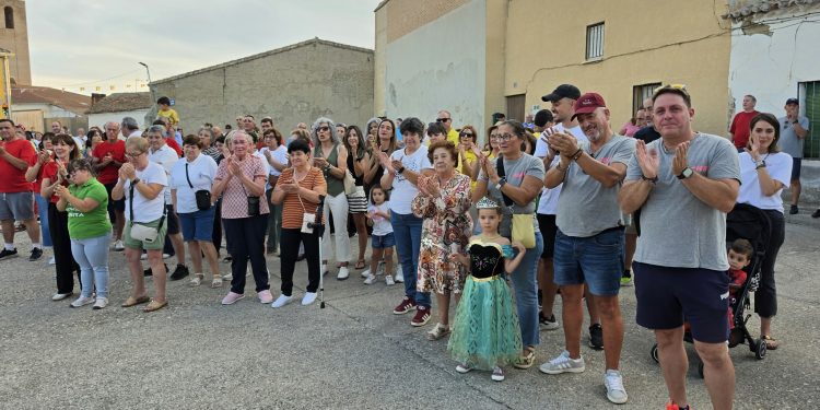 Zorita de la Frontera vive un emotivo pregón de fiestas con el testimonio vital de tres vecinos del pueblo, ejemplo de lucha