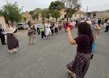 Zorita de la Frontera se despide de San Miguel Arcángel por este año y le acompaña en procesión con los típicos bailes