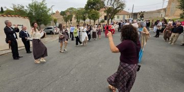 Zorita de la Frontera se despide de San Miguel Arcángel por este año y le acompaña en procesión con los típicos bailes