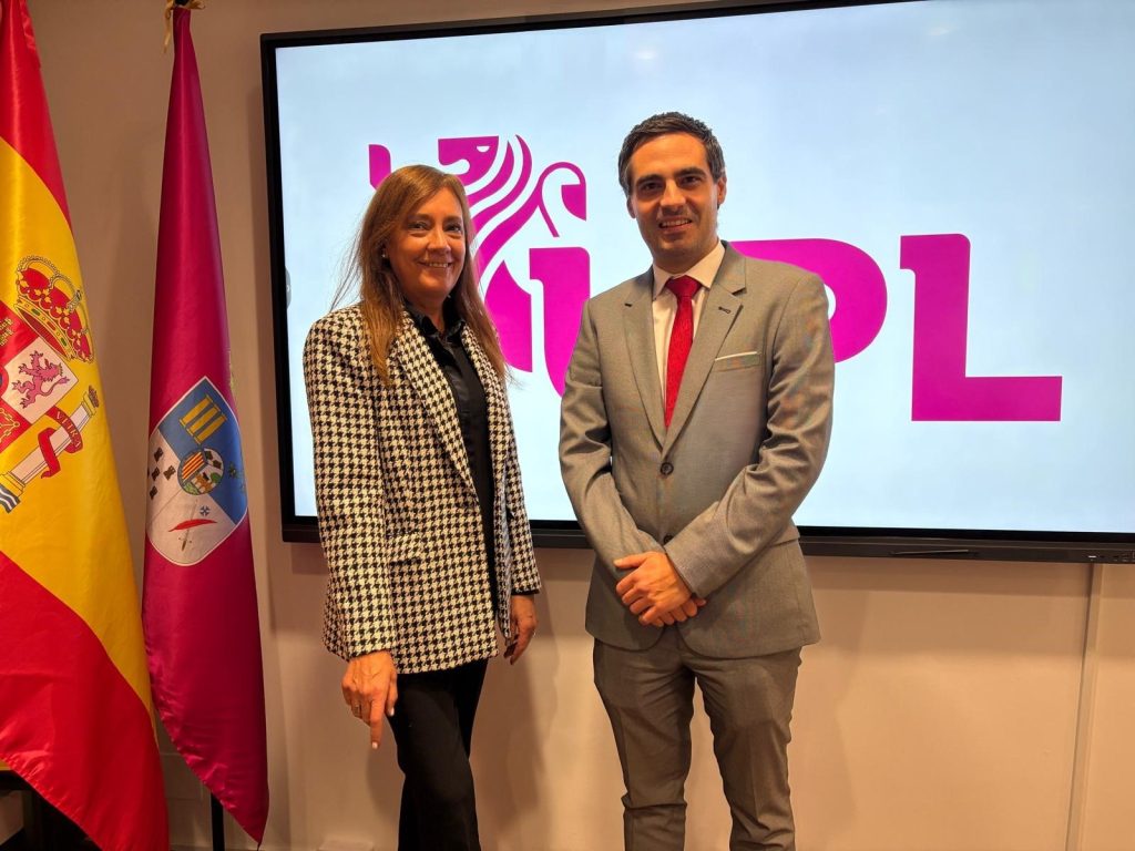 La Secretaria Comarcal de UPL Salamanca y Alfoz Angela Gomez y el Presidente de UPL el salmantino Carlos Javier Salgado