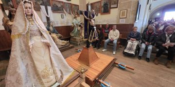 El Cristo de Hornillos y la Virgen llegan a la ermita de Arabayona en plena cuenta atrás para su multitudinaria y esperada romería