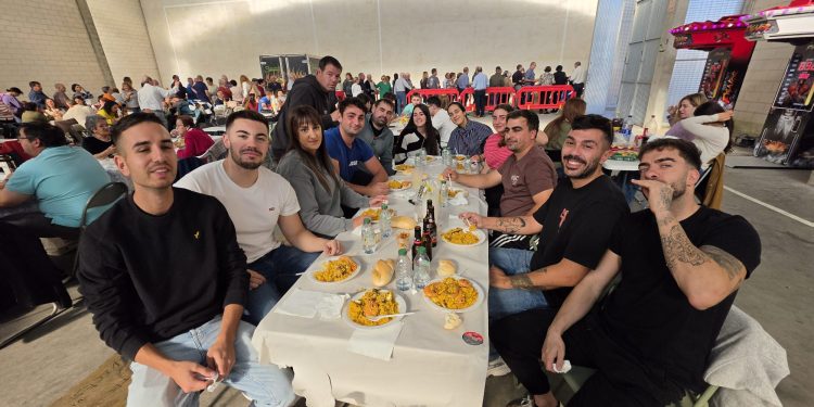 Arabayona de Mógica despide sus fiestas con una gran paella popular para cerca de 500 comensales en el multiusos