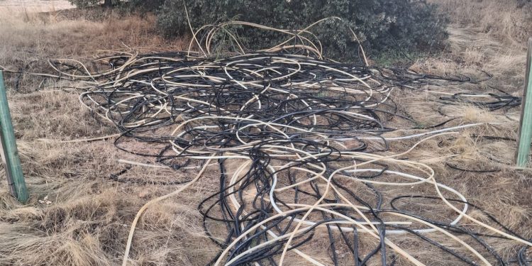Aparecen a dos kilómetros de Villaflores varios centros de metros de cable abandonados y todo apunta a las bandas del «cobre»