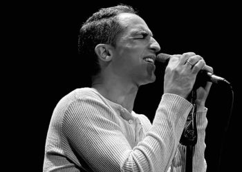 El músico peñarandino Cristian Familiar presenta «Cruzar el Rubicón», un trabajo discográfico con 11 temas que llevan su voz