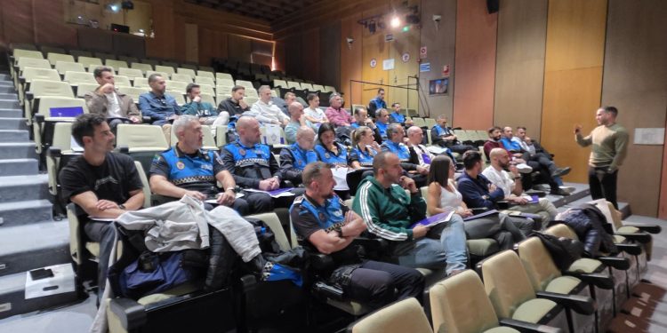Policías Locales de la provincia participan en Peñaranda en un curso sobre vehículos de movilidad y su nueva normativa