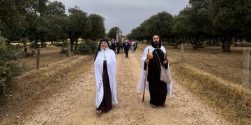 La lluvia acompaña la jornada entre Duruelo y Mancera de Abajo con San Juan de la Cruz y Santa Teresa como protagonistas