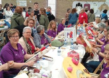 Las encajeras peñarandinas participan en el encuentro invernal «Bolilla 2026» que se celebra hoy, sábado, en Valladolid