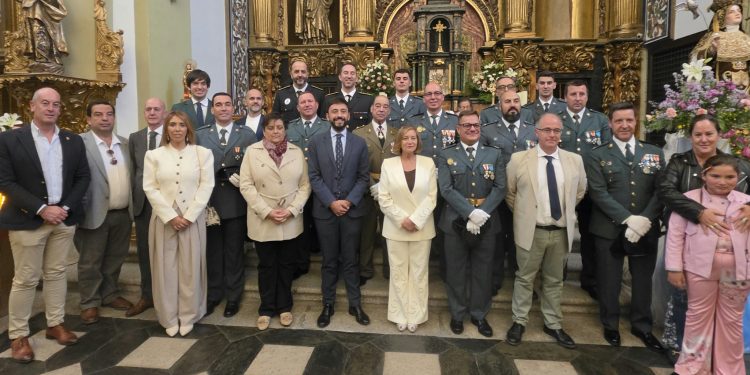 Peñaranda celebra la festividad de la Virgen del Pilar junto a la Guardia Civil con vivas a España, al Rey y a la Benemérita