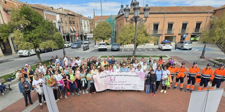 La X edición de la Marcha Solidaria a favor de AsaluCyL une a vecinos de Villar de Gallimazo, Aldeaseca y Peñaranda