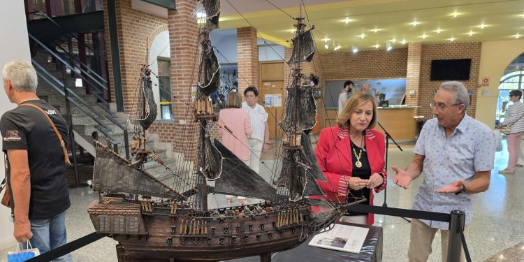 De las carabelas de Colón a ‘Piratas del Caribe’ en Peñaranda: la exposición con obras de Nacho Plaza que desembarca en el CDS