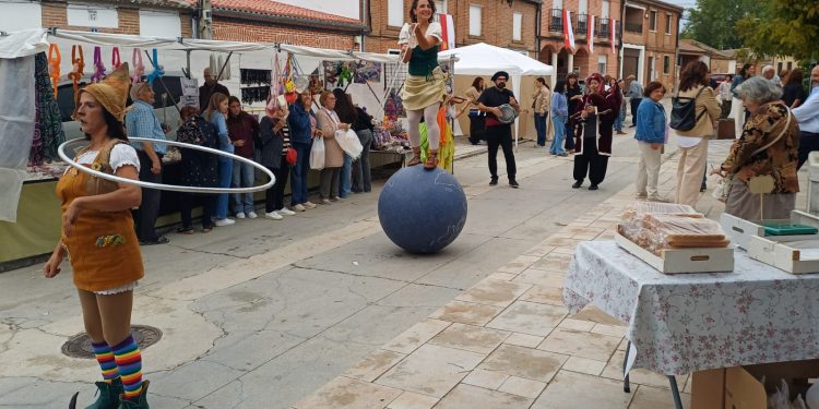 Rágama celebra contra «lluvia y marea» su XI Feria Mudéjar con mercado de artesanos, música y animaciones de calle