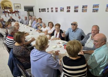 Rágama reúne a sus mayores en torno a un café en la primera jornada de las fiestas patronales en honor de la Virgen del Rosario