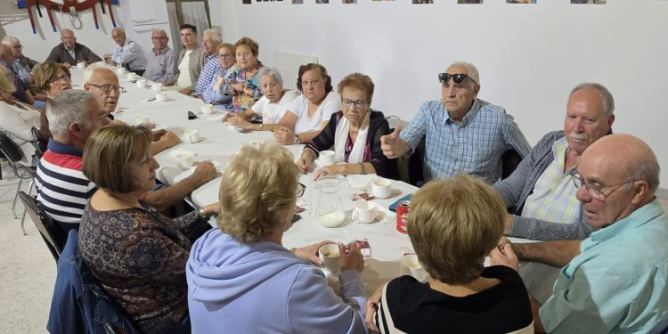 Rágama reúne a sus mayores en torno a un café en la primera jornada de las fiestas patronales en honor de la Virgen del Rosario