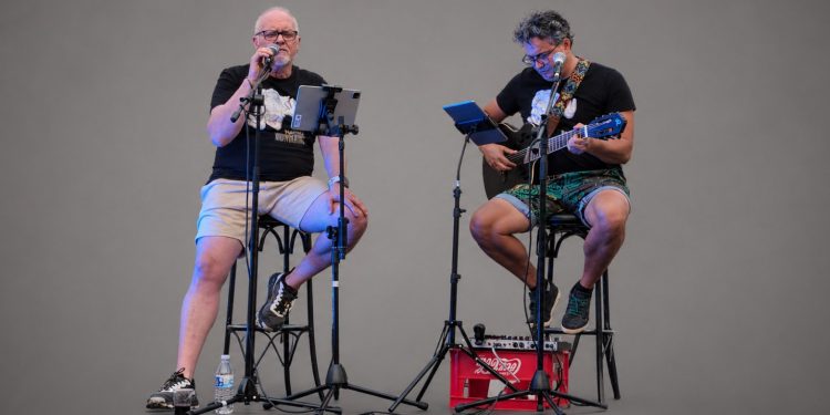 De Villoria al Monumental de Salamanca con su tributo musical a Sabina: una guitarra, una voz y los temas clásicos del artista