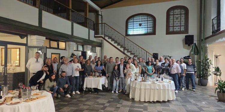 Tano López Gutiérrez celebra su merecida jubilación en Peñaranda tras 50 años trabajando en la empresa de ibéricos Montaraz