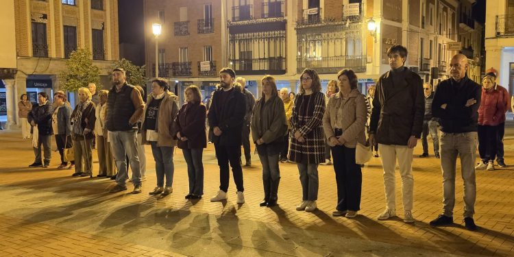 Peñaranda guarda silencio en memoria de las víctimas del trágico accidente ferroviario de Urda (Toledo) y guardará el luto oficial